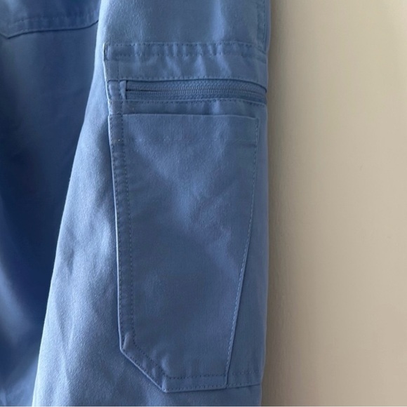 Figs 2 piece nurse scrubs set Blue V-Neck Top with pockets + jogger style Pants - Picture 8 of 17